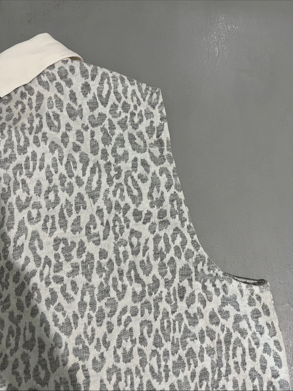 LOFT Sleeveless White Collar Leopard-Print Blouse with Ruffle Hem - White/Grey - Picture 11 of 14
